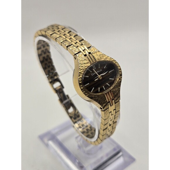 Caravell Ladies\' Watch 1977 Manual Wind Brown Dial. Runs Great. Fractured.